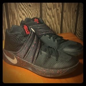 Nike Kyrie 2; Size 10; Black/red speckle